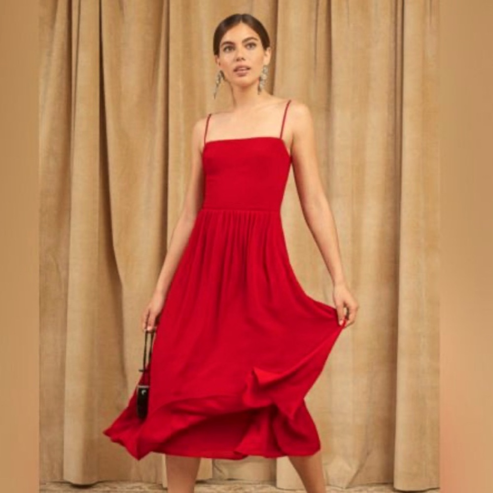 Reformation Rosehip Dress Sz 8
in cherry red.